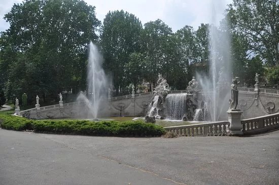 Fontana dei 12 Mesi