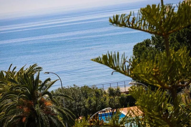 TROPICANA Penthouse with sea view, pool