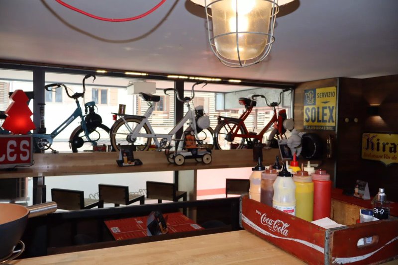 La Maison Des Burgers Vintage