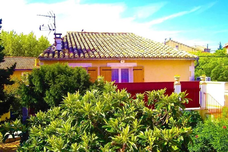 At Doors of Avignon, Appart-Villa 60 m² for 2 People in Provence and Luberon