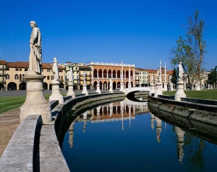Padua Bright apartment, Free Wifi, Free Parking, 5 min from the streetcar