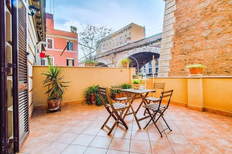 Cosy apartment with large terrace near St.Peter's