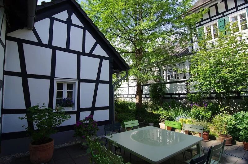 Idyllic, completely renovated half-timbered house in a listed courtyard