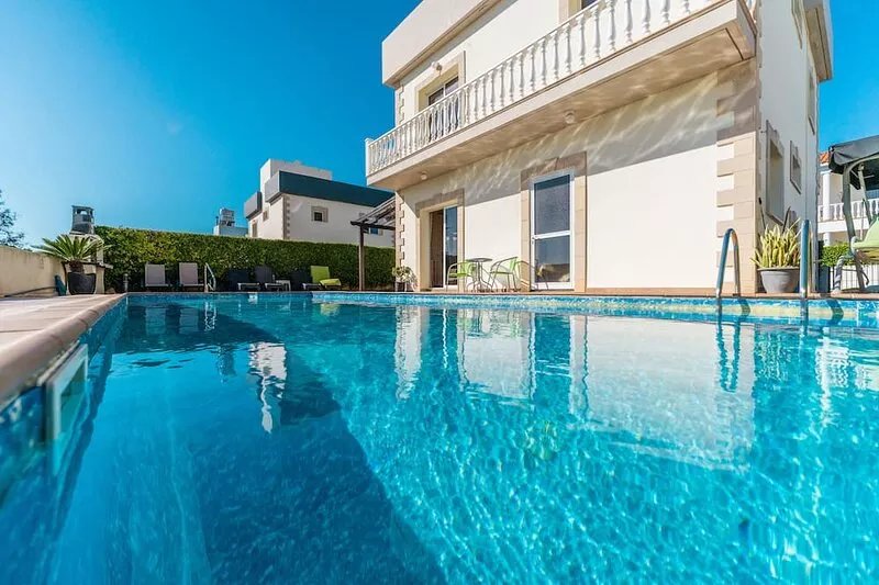 3 Bed Villa Nr Nissi Beach & Sandy Bay. Private Pool, Sea Views, FREE WiFi/UK