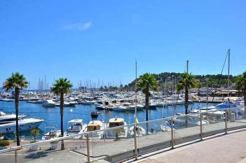 Fantastic holiday with great sea views and beautiful garden