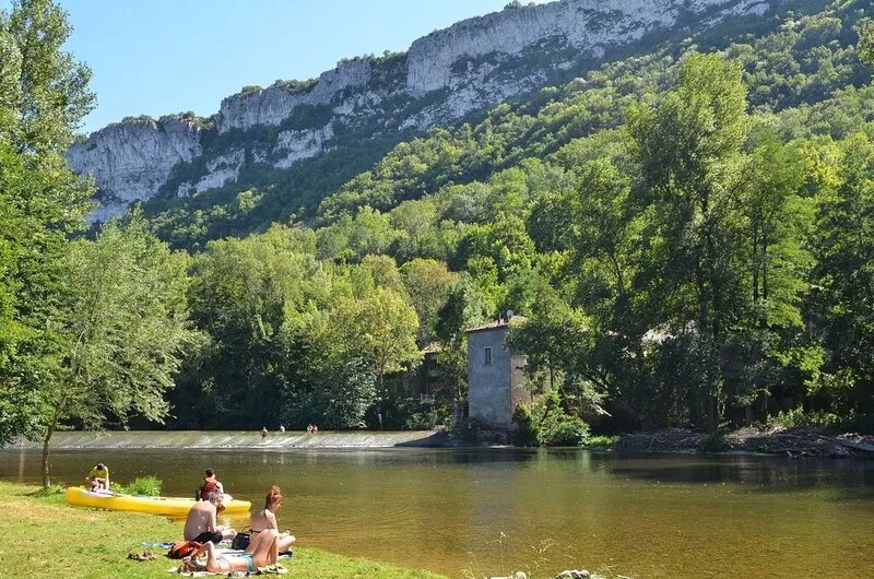 Charming riverside garden apartment with mesmerising views of Roc d'Anglars