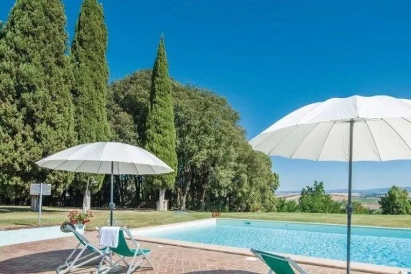 Independent villa with wonderful view. Pool.  Up t 22 guests
