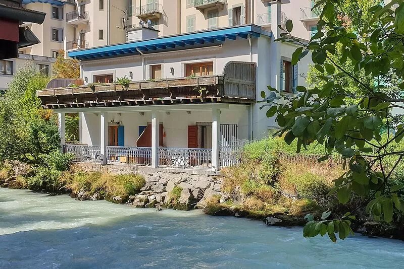 Chamonix centre 2BR - Fireplace, stone walls, balcony with View of Mont Blanc
