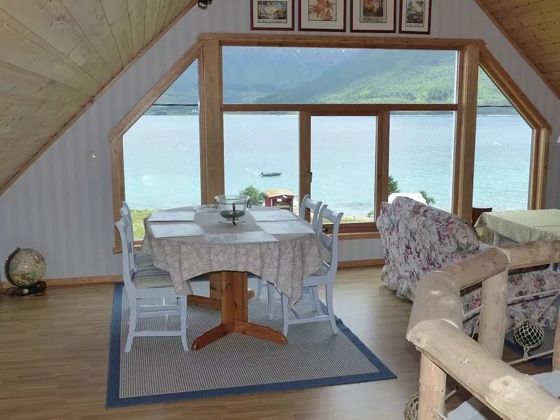 Top modern holiday house with all amenities in idyllic surroundings by the sea