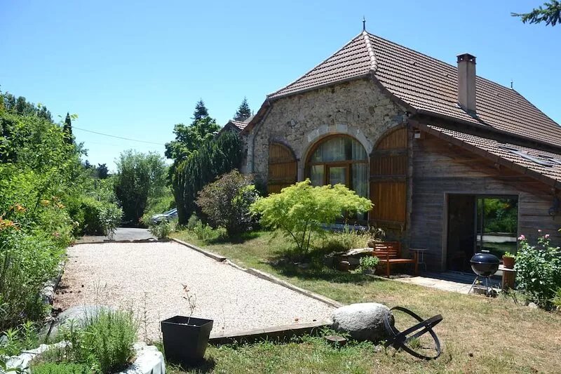Stylish, modern and spacious conversion of a 19C barn with pool, sleeps 10