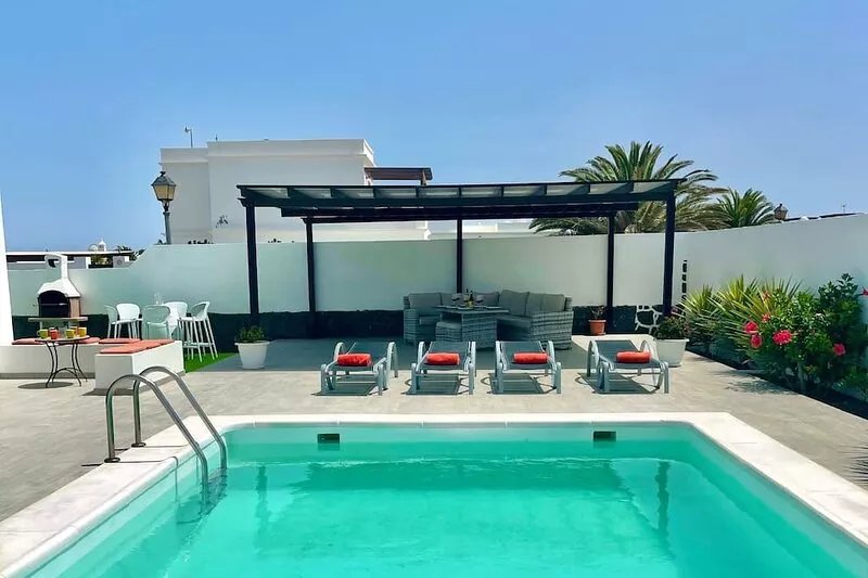 Lovely Villa Margarita, Peaceful, Private Pool, 20min Walk to All Amenities