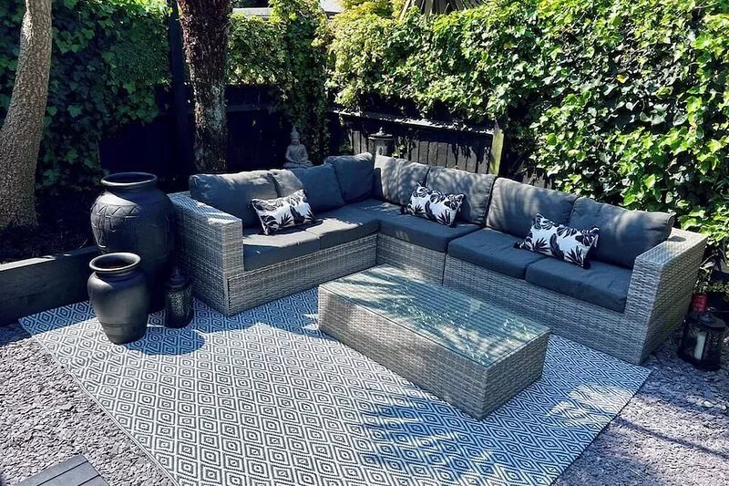 Luxury Apartment with Hot Tub Just 500 mtrs from the Beach & trendy high street