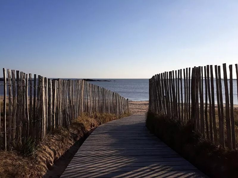 Rent House 400m from the beach