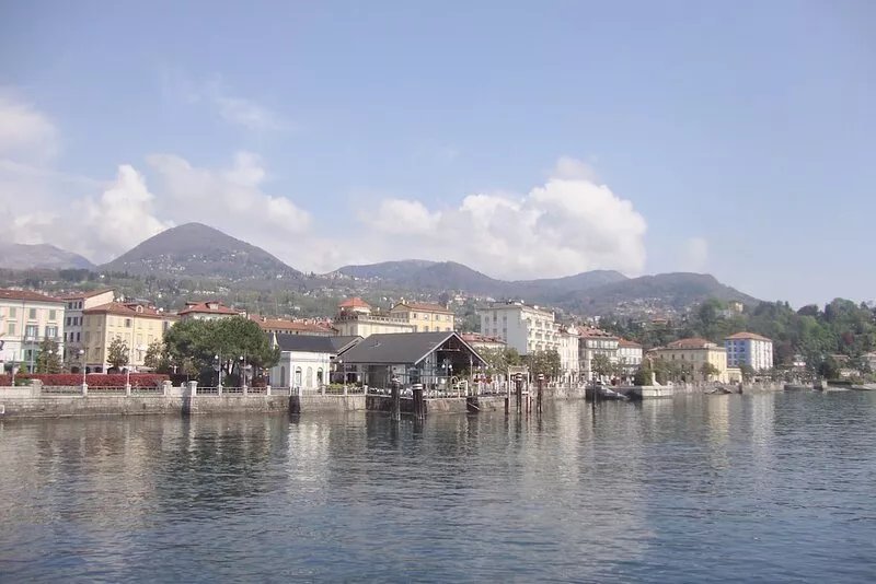 HOUSE OF CHARACTER LAKE MAJOR