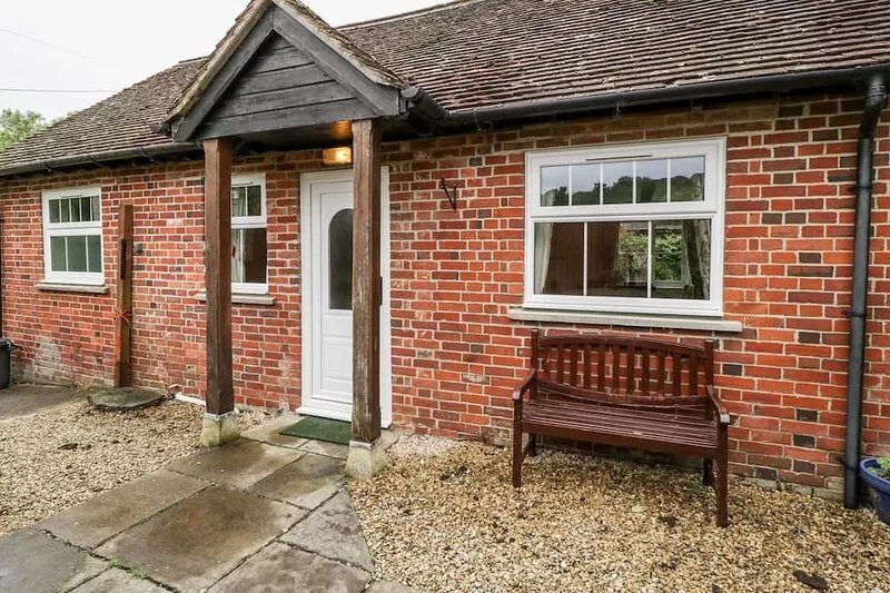 GRIST MILL COTTAGE, pet friendly, with open fire in Fontmell Magna