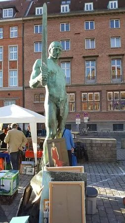 Skulptur "Schwerttrager"