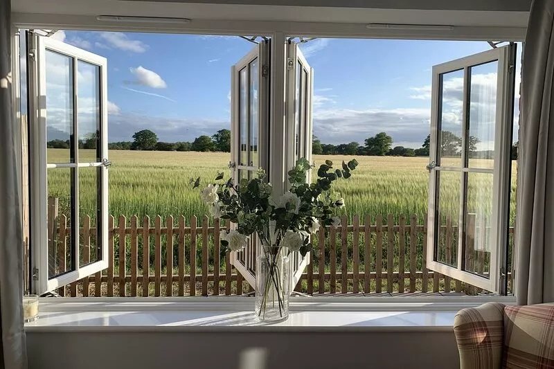 Mulberry Cottage, Suffolk with private Hot Tub