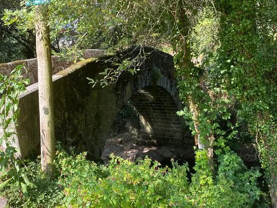 Ponte Romanica Sobre O Rio Vade