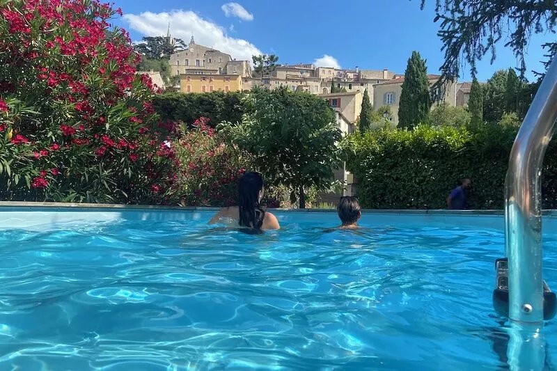La Roseraie in the heart of the Luberon with swimming pool