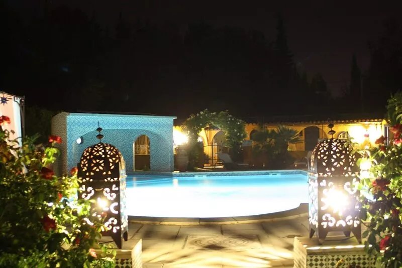 Gîte Le RIAD quiet vacation home swimming pool and jacuzzi garden Carpentras