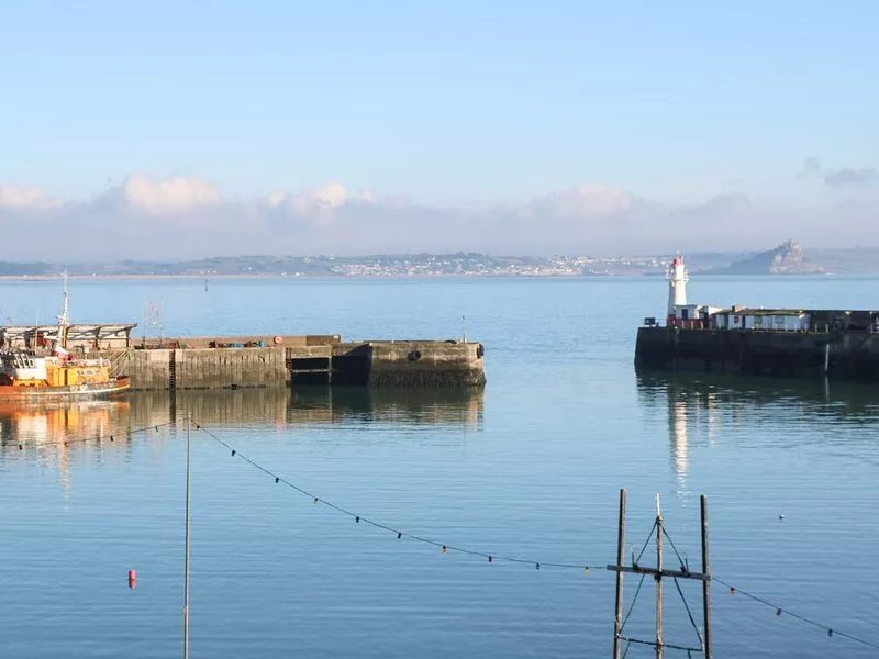 5 PARC TERRACE, pet friendly, character holiday cottage in Newlyn