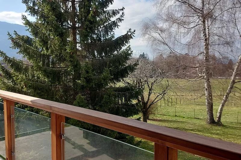 Nice chalet between Lake Annecy and mountains