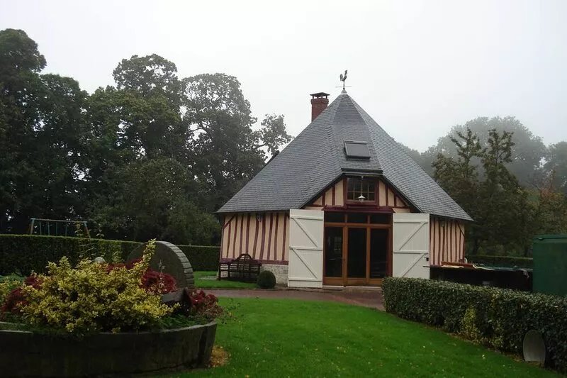 Picturesque gite on a 3.5-hectare estate