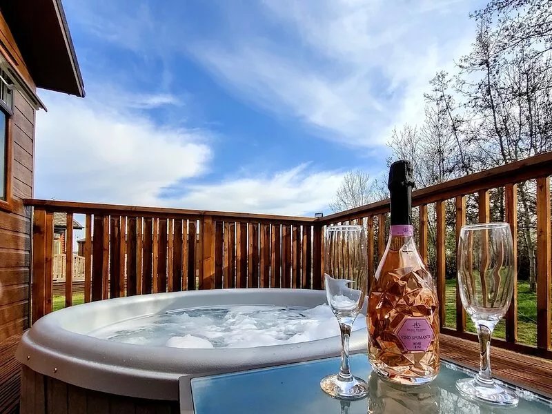Deneb Luxury Lodge With Hot Tub, Near Malton