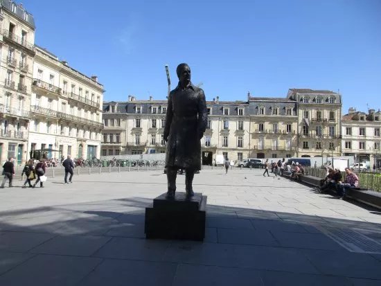 La statue de Jacques Chaban Delmas