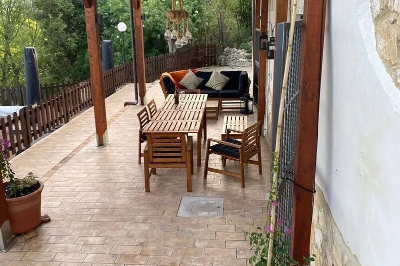 Country villa with  private pool , olive grove , views and close to restaurants