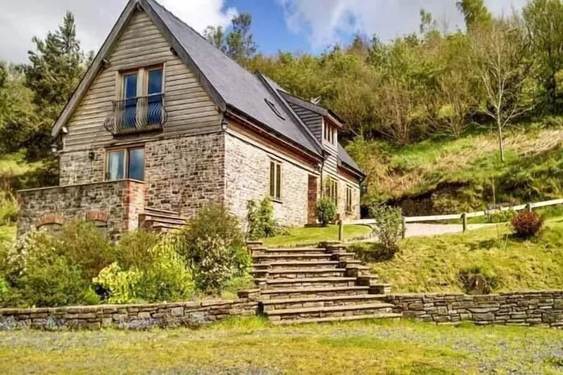 HIRAETH, pet friendly, luxury holiday cottage in Dolau