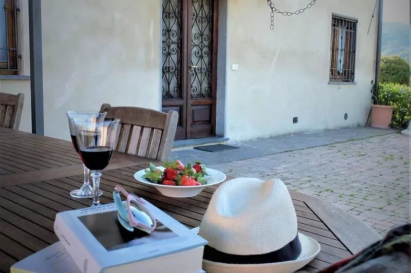 La Cheta - House in the hills with garden, between Lucca and the beaches of