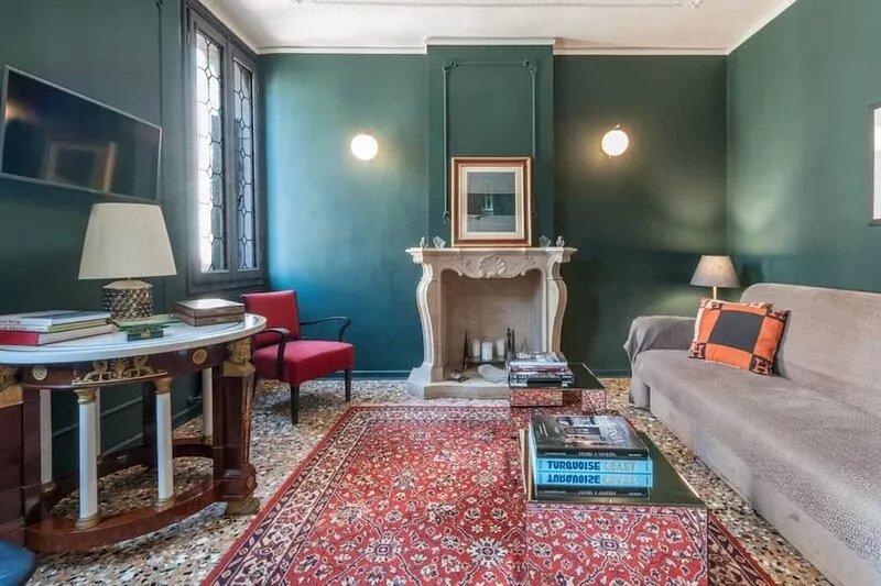 Chic, Newly Renovated Apartment in the Best Location in Town