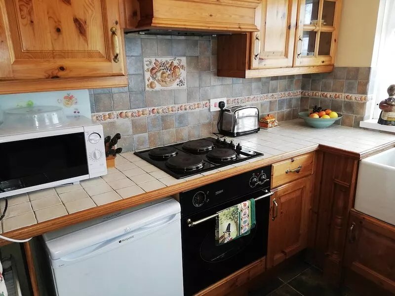 COSY COTTAGE WITH REAL FIRE AND FABULOUS VIEWS IN CARMARTHENSHIRE, WALE