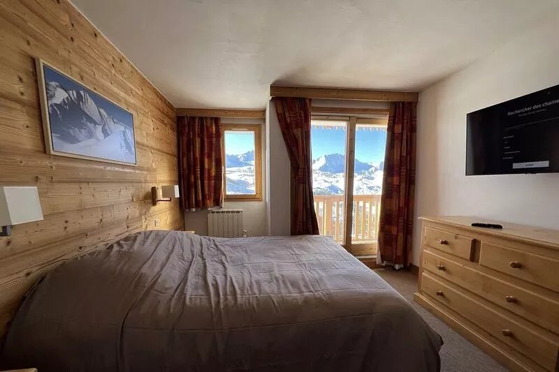 Beautiful ski in ski out apartment