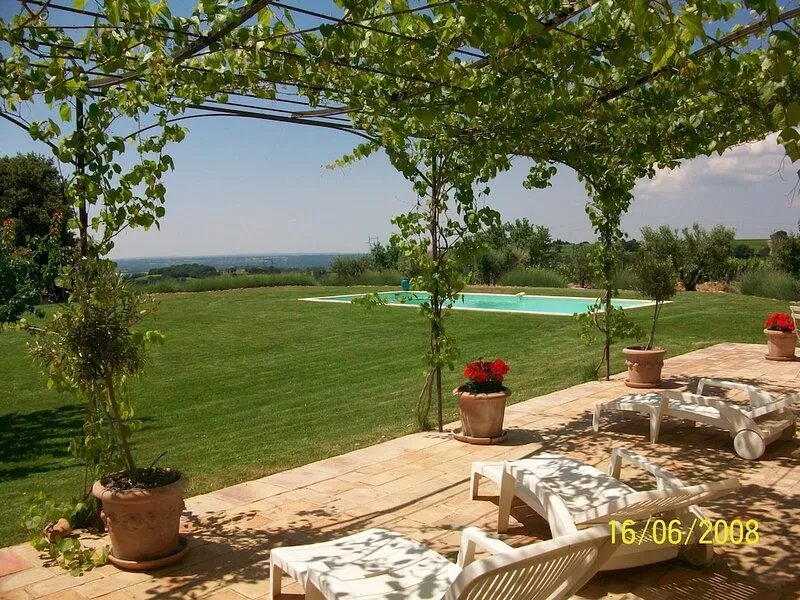 Beautiful house with pool, breathtaking view, between Avignon/Nîmes for 6 p.