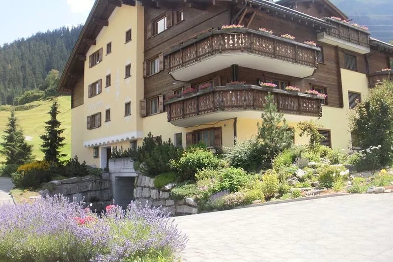 2-bedroom apartment, ideal for skiing, golf, hiking and biking, sleeps 5
