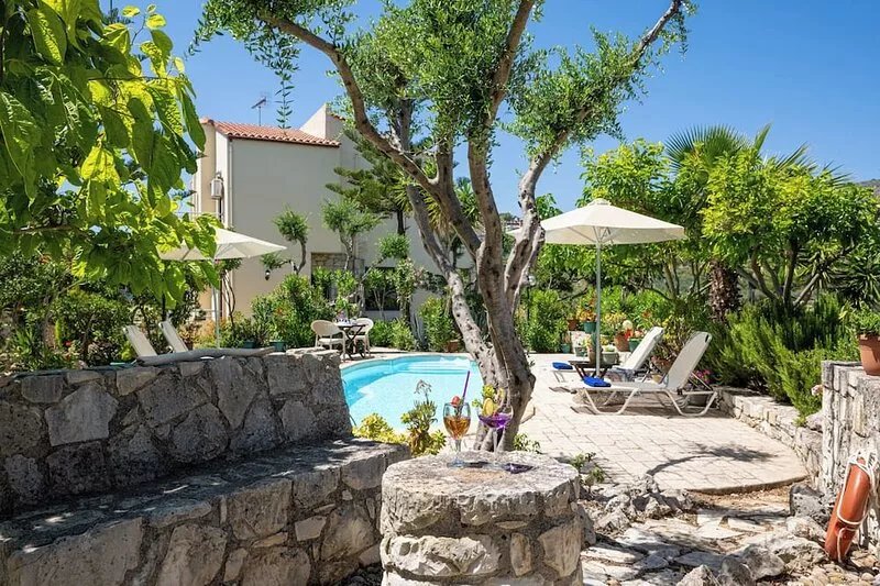 A modern, isolated villa with private pool and view of Georgioupolis bay