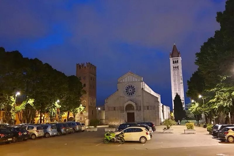 Verona center, apartment with exclusive courtyard, ancient room and Wi Fi
