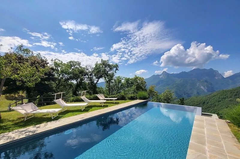Restored farmhouse with private pool,  unbeatable stupendous views and WIFI!