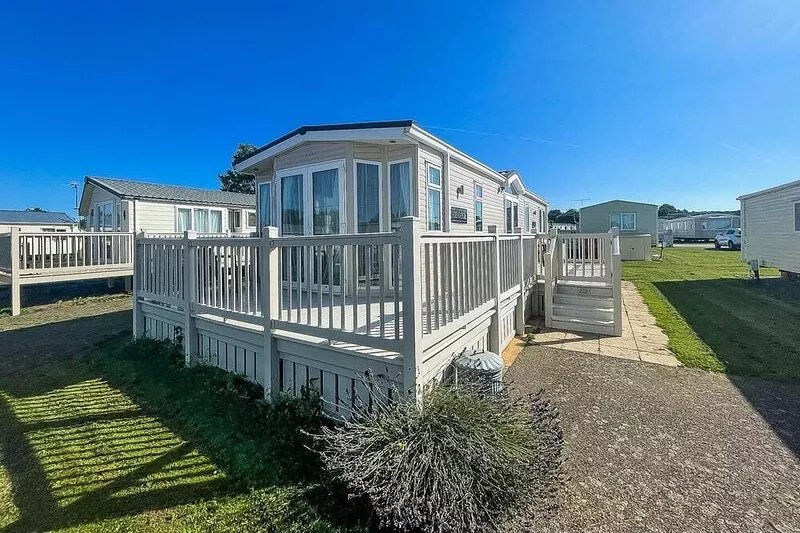 Lovely caravan with decking at Manor Park, near Hunstanton beach ref 23034C