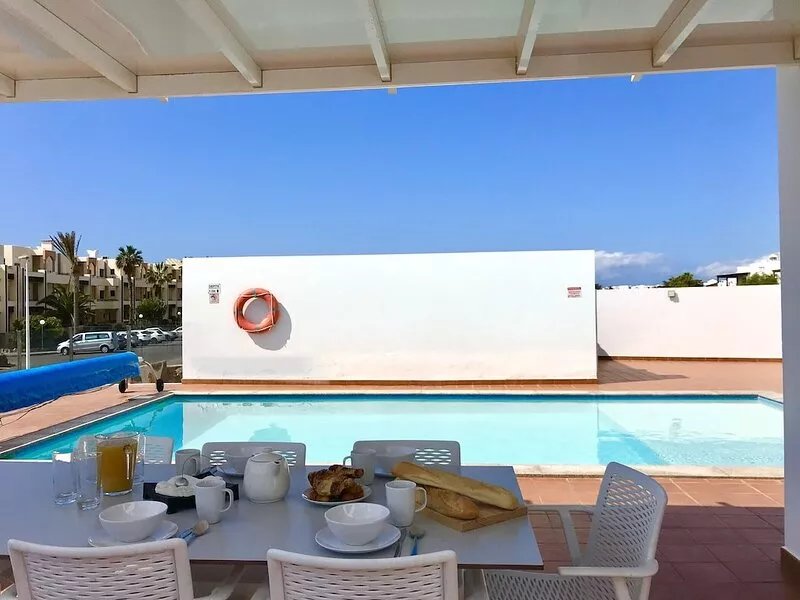 Villa in Playa Blanca, Lanzarote. 4 bedrooms, 3 bathrooms, heated pool, jacuzzi