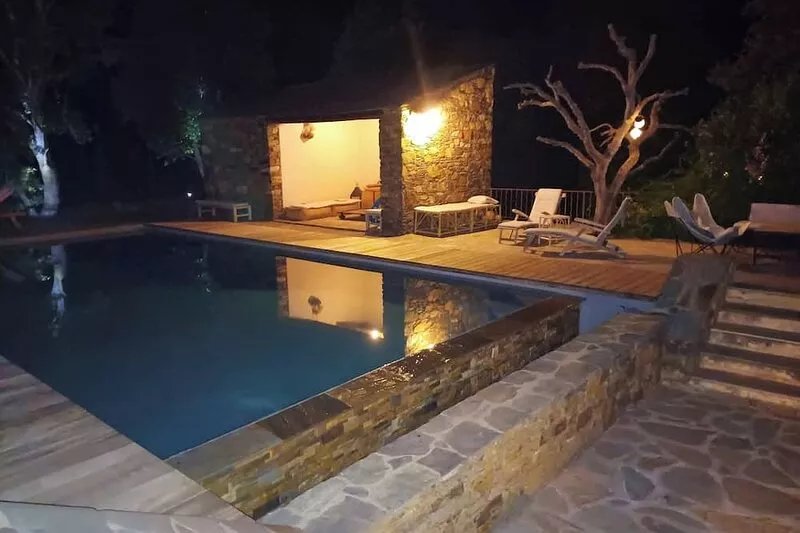 Villa spacious and quiet, in the village, large garden 2000 m2, 10mn beaches