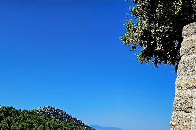 Stone house, large terrace, private use, sea view, hiking trails, nature
