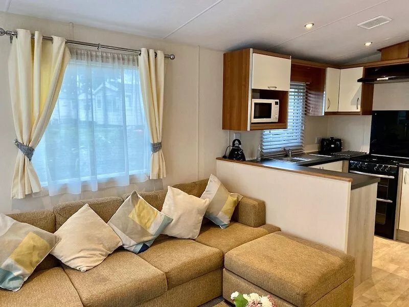 Lovely 2 bedroom dog friendly caravan with veranda offers a stunning sea view.