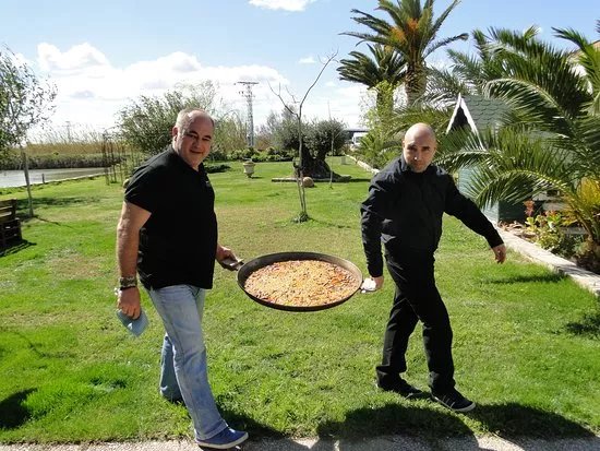 THE ESSENCE OF PAELLA
