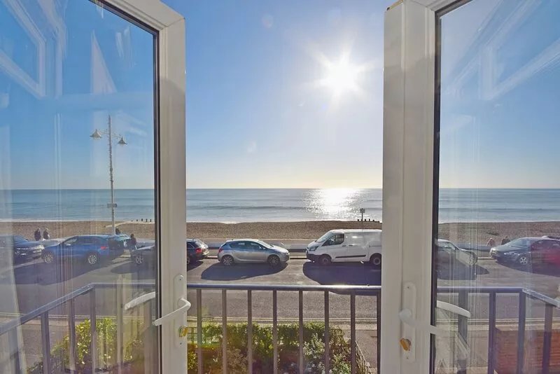 Marine Court,  Bognor Regis -  a flat that sleeps 4 guests  in 2 bedrooms