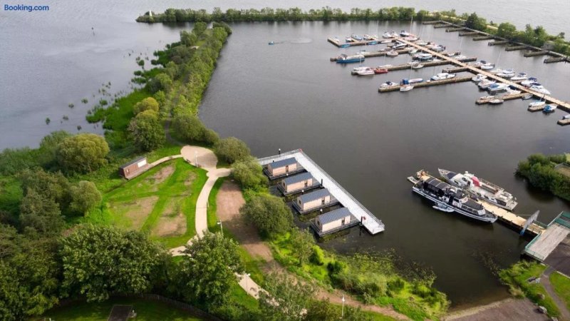 Ballyronan Marina On - Water Glamping Pods