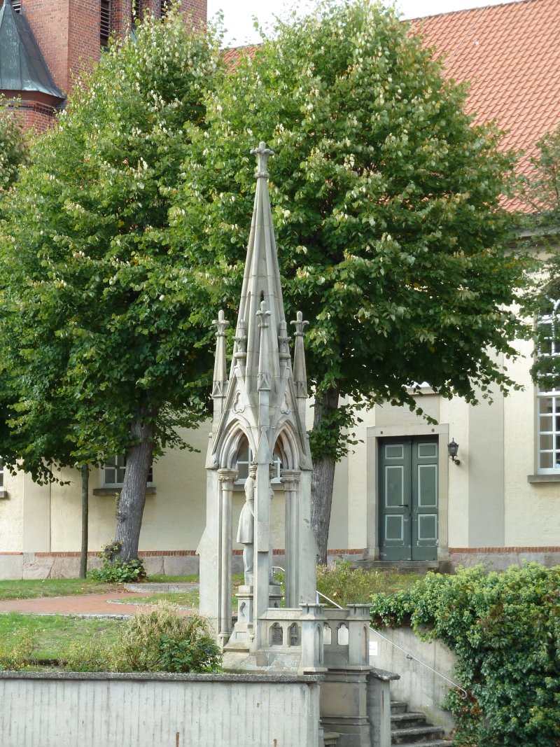 Heinrich Von Quintus-icilius Denkmal