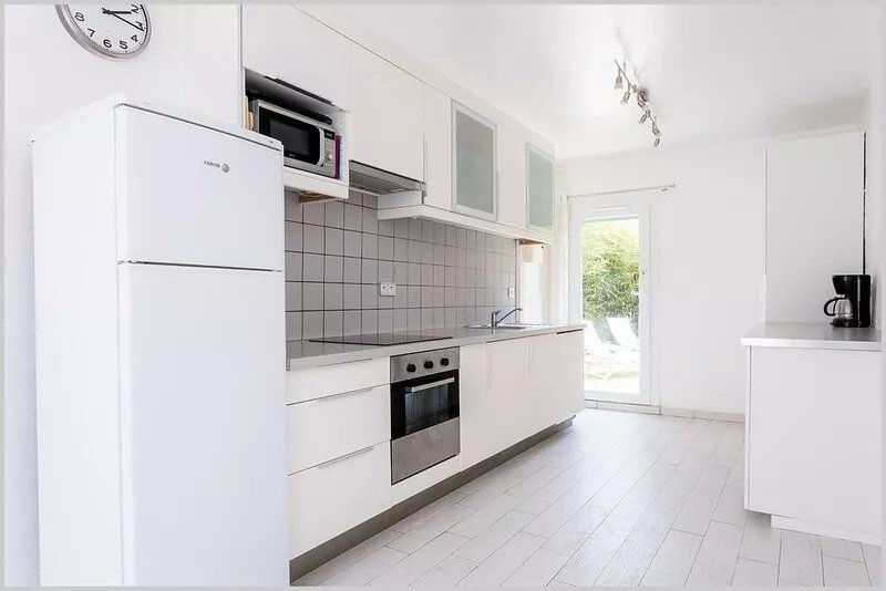 Air-conditioned villa sleeps 10 4 bedrooms 2 bathrooms swimming pool 3m X 2m X
